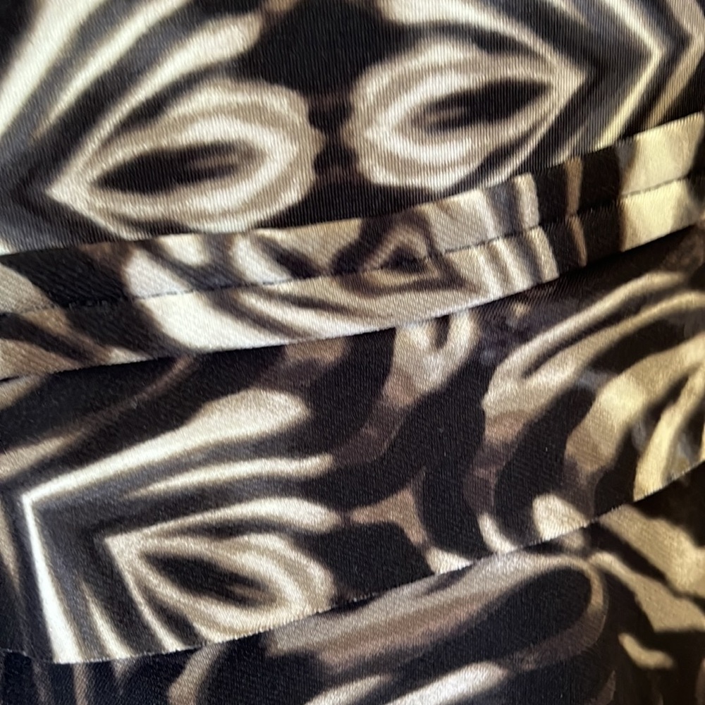 Like New! Taylor Sleeveless Dress - Picture 8 of 14